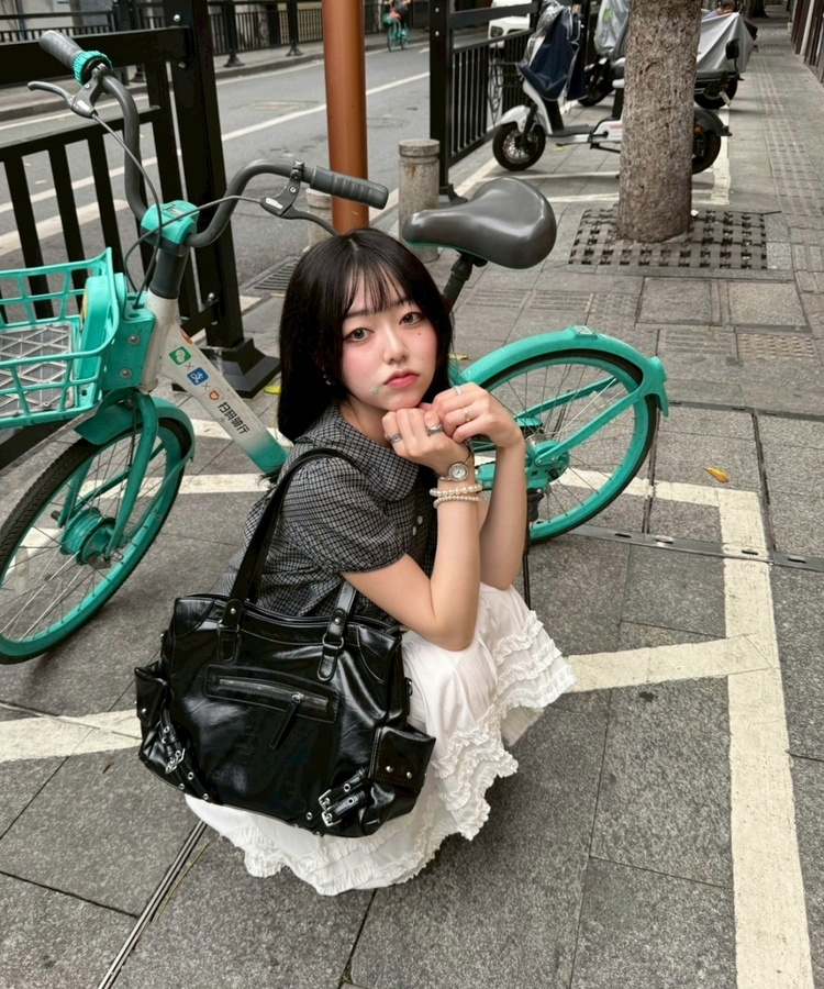 フラワーボタンブラウス BLACK