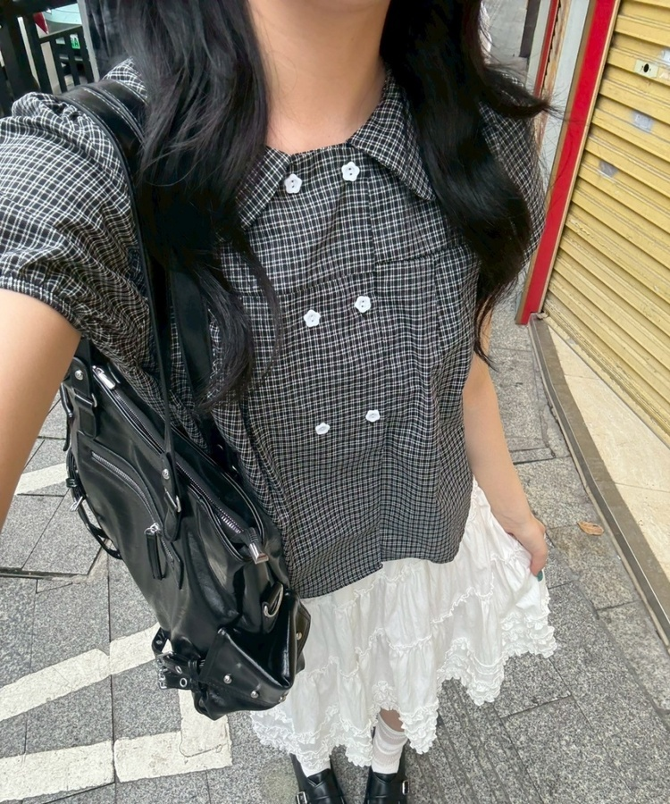 フラワーボタンブラウス BLACK