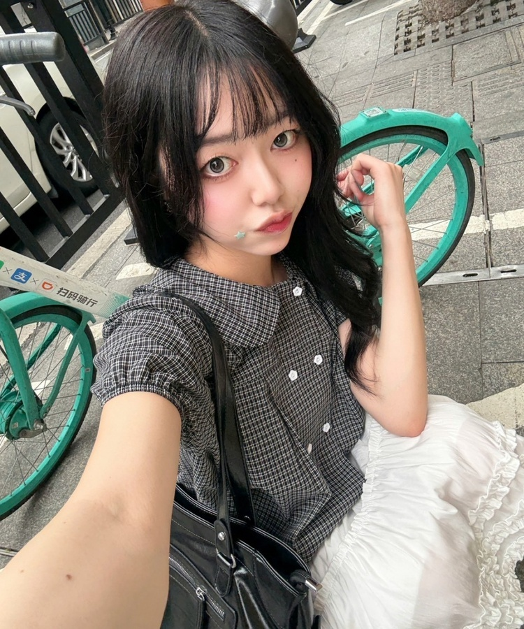 フラワーボタンブラウス BLACK