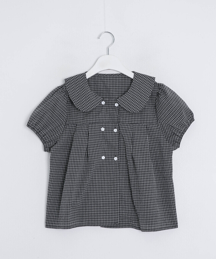 フラワーボタンブラウス