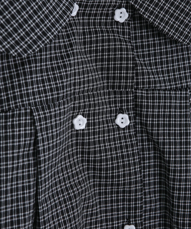 フラワーボタンブラウス