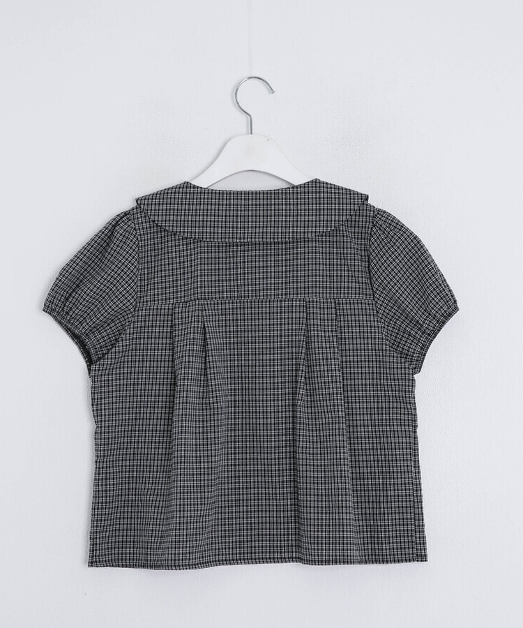 フラワーボタンブラウス