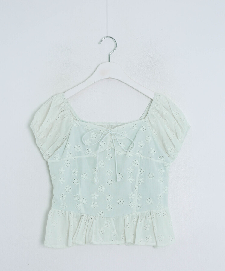 フラワーアイレットブラウス