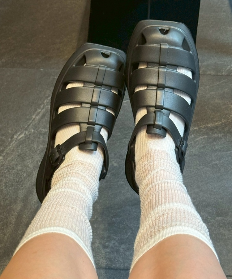 レインフラットサンダル BLACK