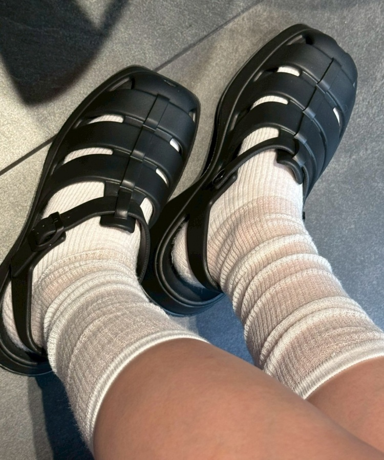 レインフラットサンダル BLACK