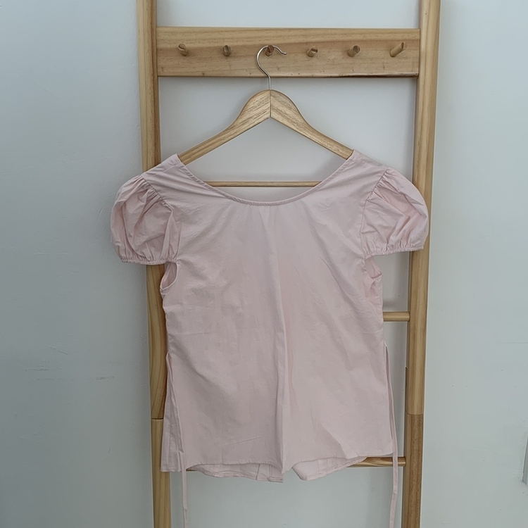 シャーリングパフ半袖ブラウス