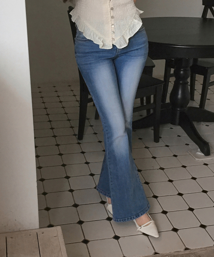 ロウライズブーツカットジーンズ MID DENIM