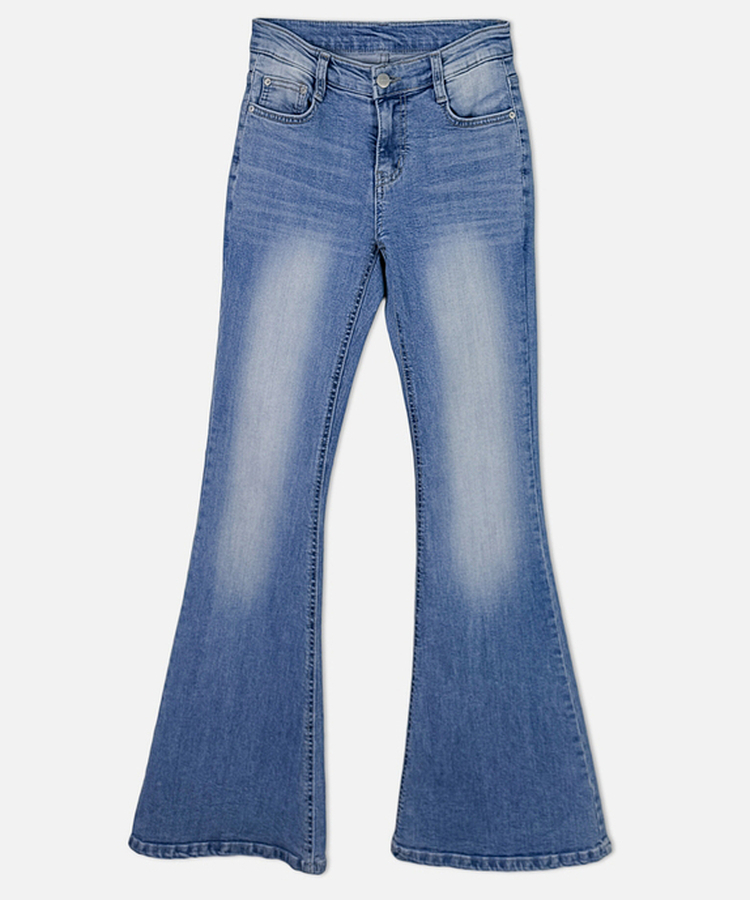 ロウライズブーツカットジーンズ