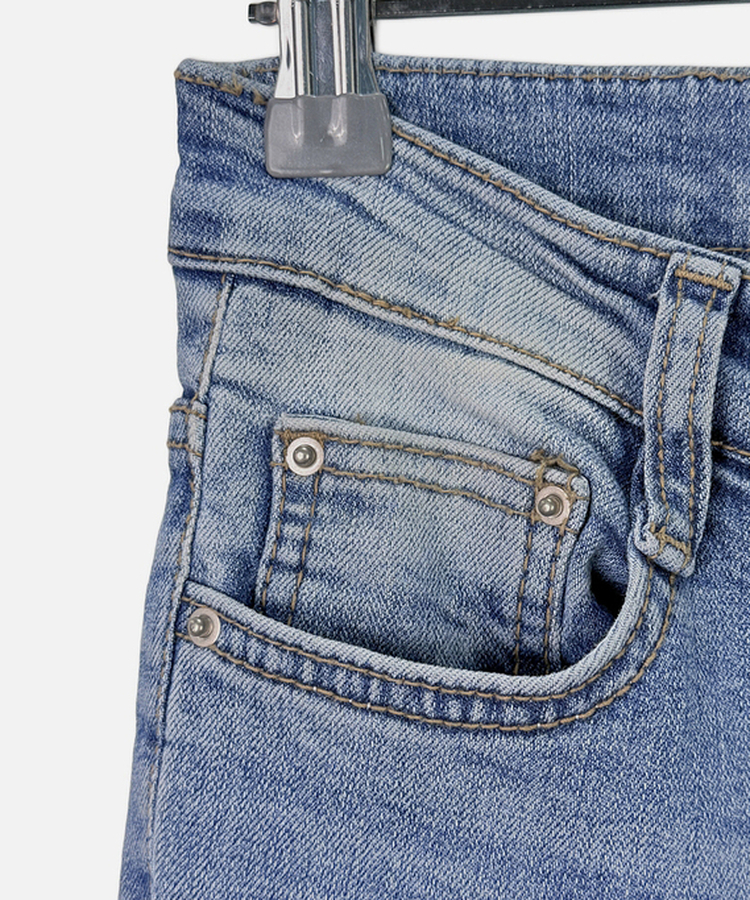 ロウライズブーツカットジーンズ