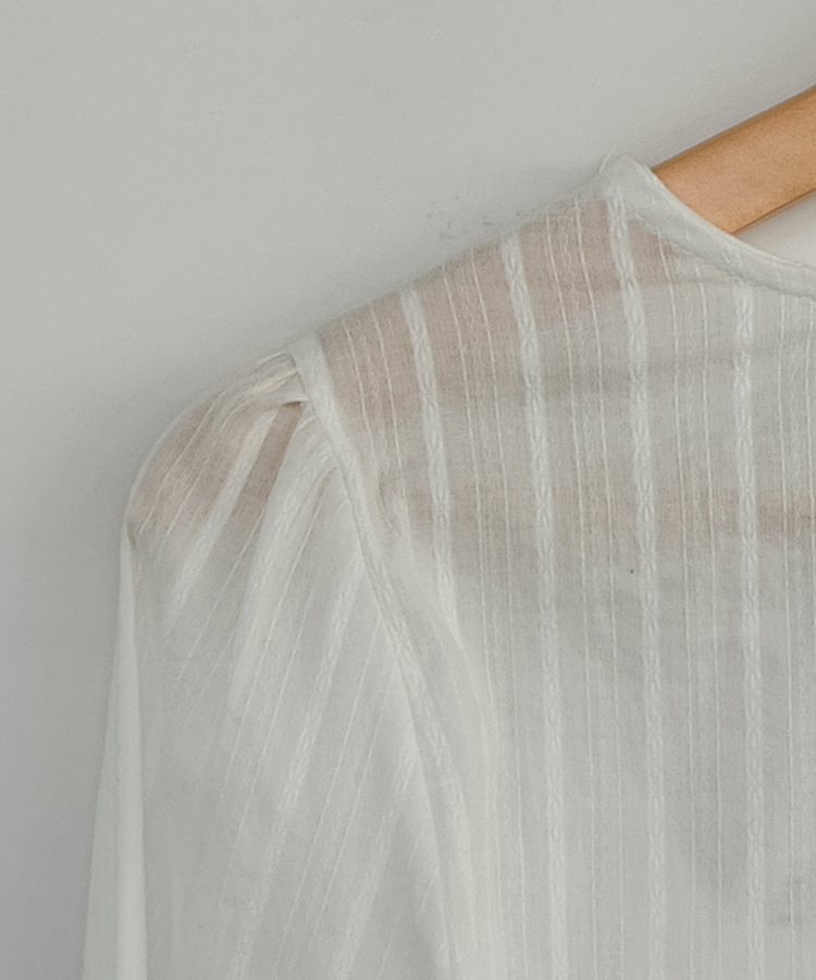 レースパフフリル長袖ブラウス