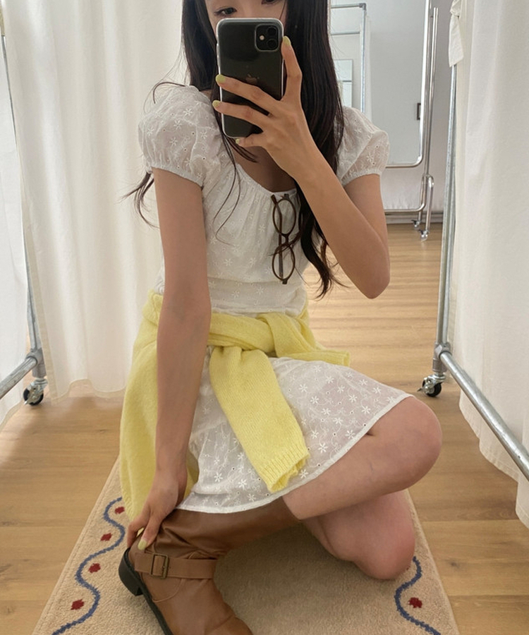 パフフラワーパンチングミディワンピース WHITE