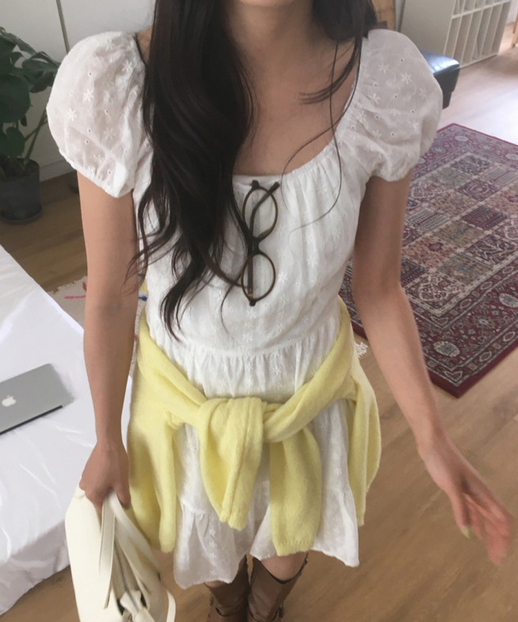 パフフラワーパンチングミディワンピース WHITE