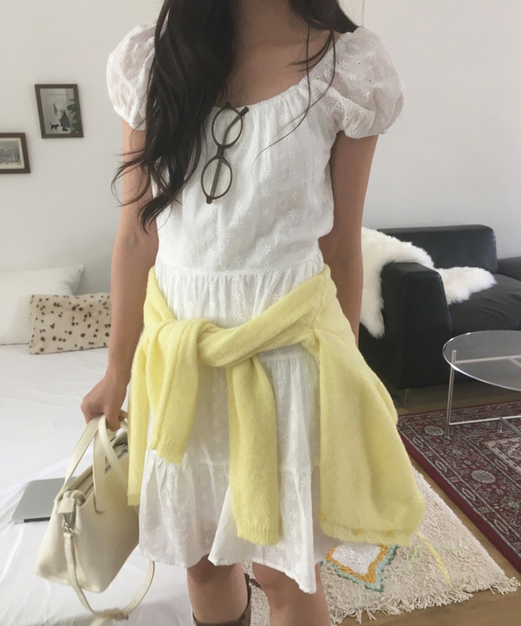 パフフラワーパンチングミディワンピース WHITE