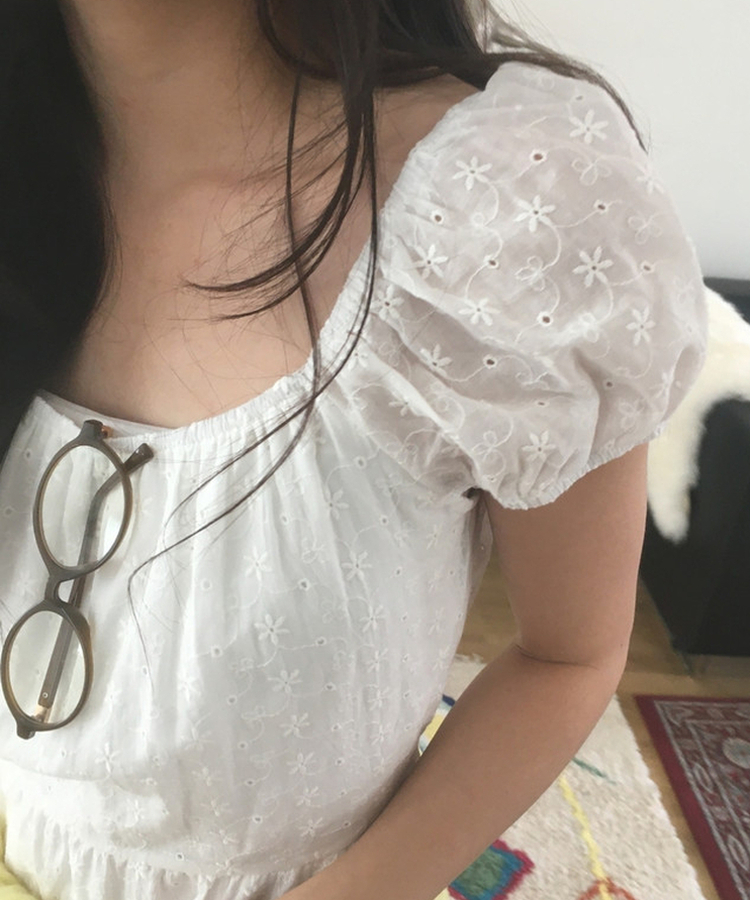 パフフラワーパンチングミディワンピース WHITE