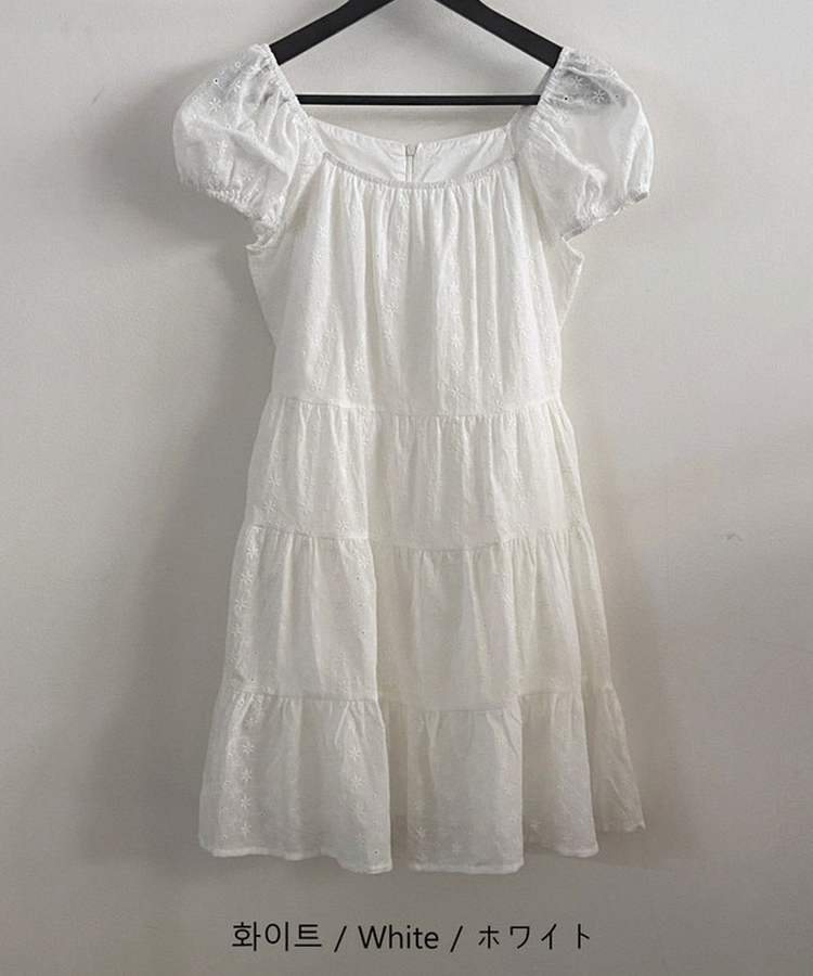 パフフラワーパンチングミディワンピース