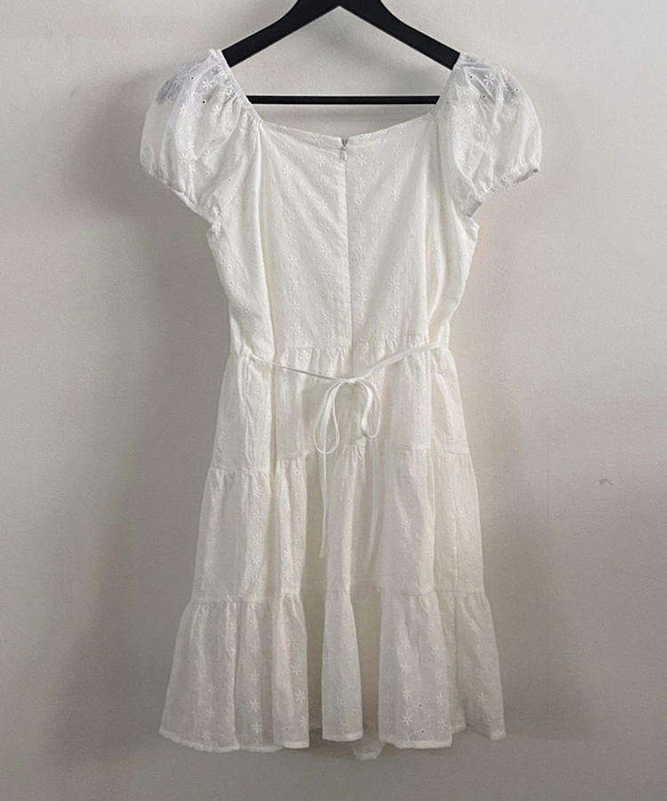 パフフラワーパンチングミディワンピース