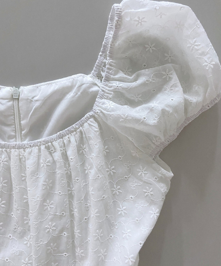 パフフラワーパンチングミディワンピース