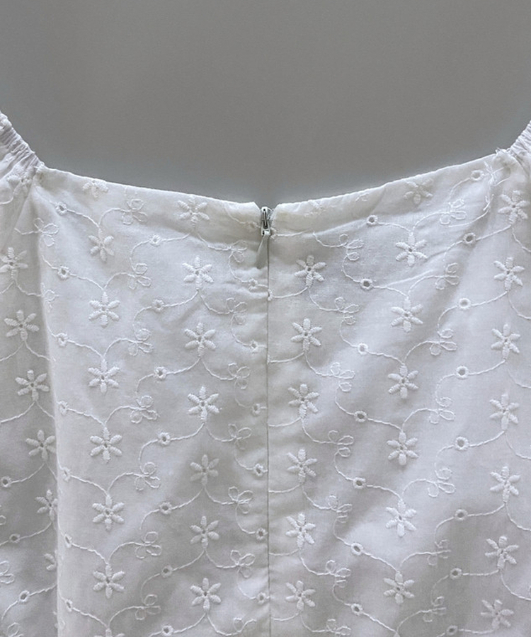 パフフラワーパンチングミディワンピース