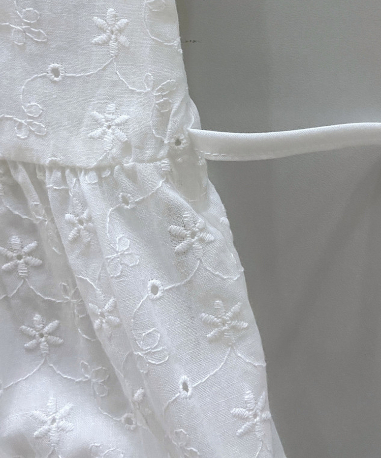 パフフラワーパンチングミディワンピース