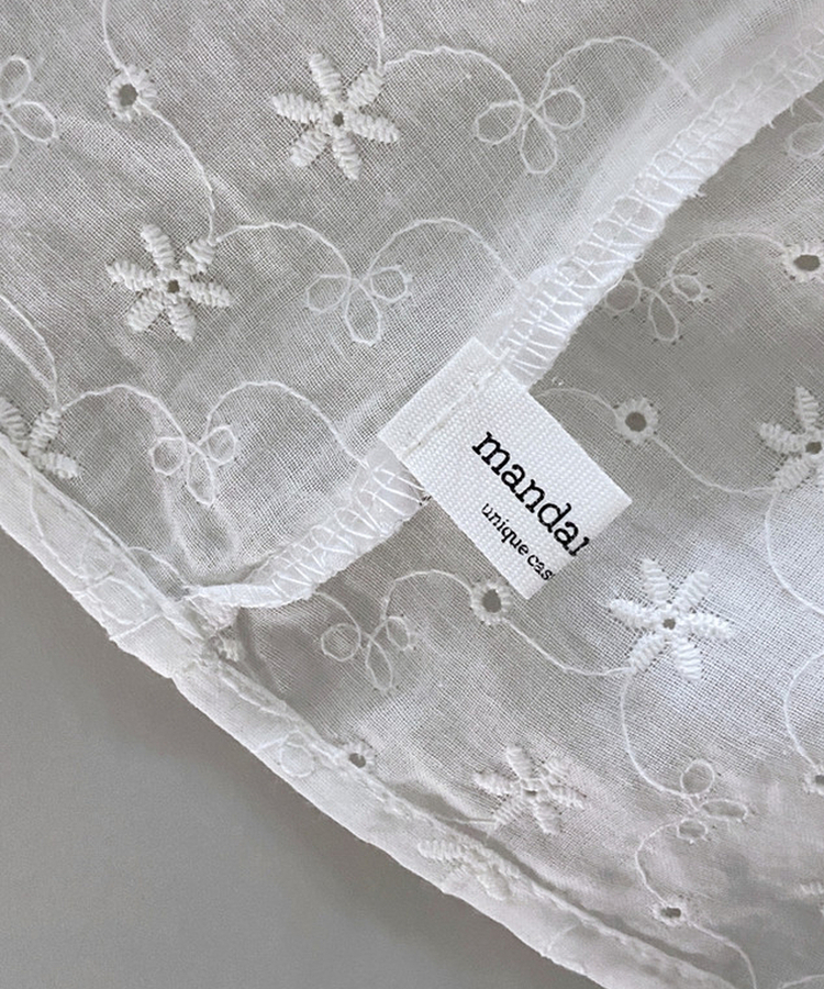 パフフラワーパンチングミディワンピース