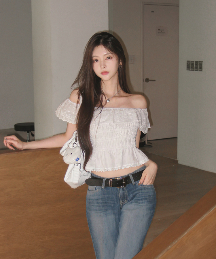 レースパンチングフリルオフショル半袖ブラウス IVORY