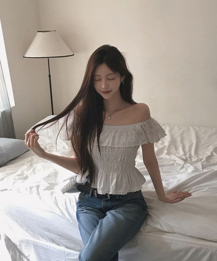 レースパンチングフリルオフショル半袖ブラウス IVORY