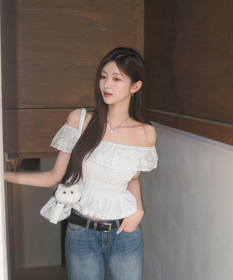 レースパンチングフリルオフショル半袖ブラウス IVORY