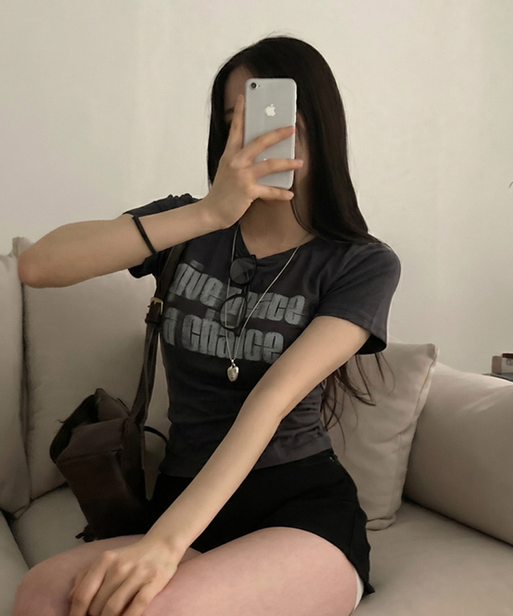 피스 레터링 옆셔링 허리잘록 반팔 티셔츠 차콜