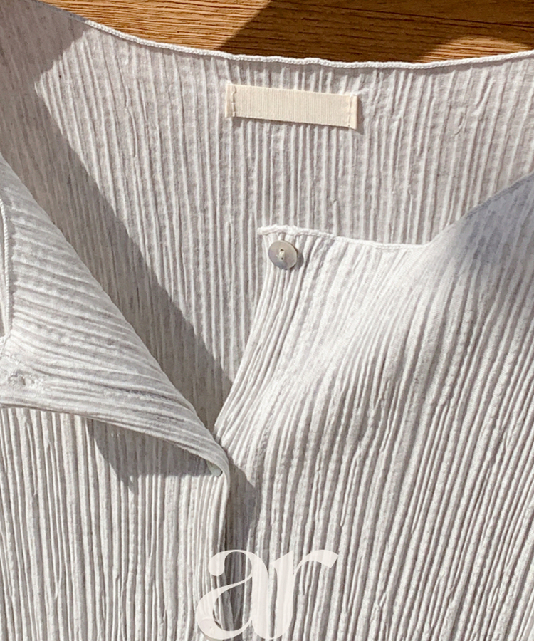 (軽く羽織りやすい／華奢フィット)   プリーツ スリム ボタン 長袖 カーディガン