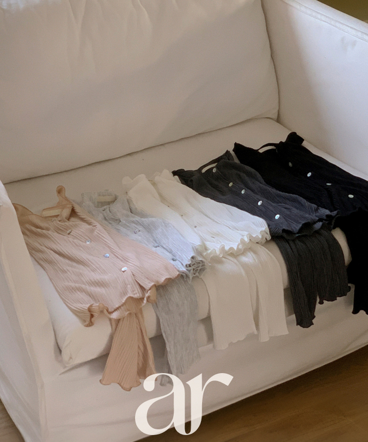 (軽く羽織りやすい／華奢フィット)   プリーツ スリム ボタン 長袖 カーディガン