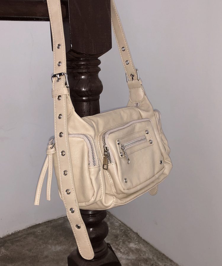 レザーアイレットベルトショルダーバッグ