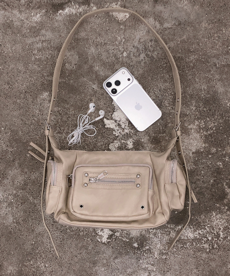 レザーアイレットベルトショルダーバッグ