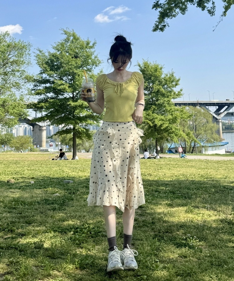프릴 도트 미디 스커트 아이보리