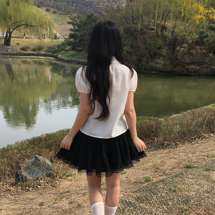 잔꽃도트ver 둥근카라 반팔 체크 핀턱 블라우스 화이트