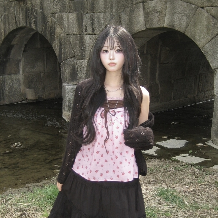 모델 PICK 빈티지 잔꽃 배색 레이어드 리본 나시 블라우스 여름 퍼플