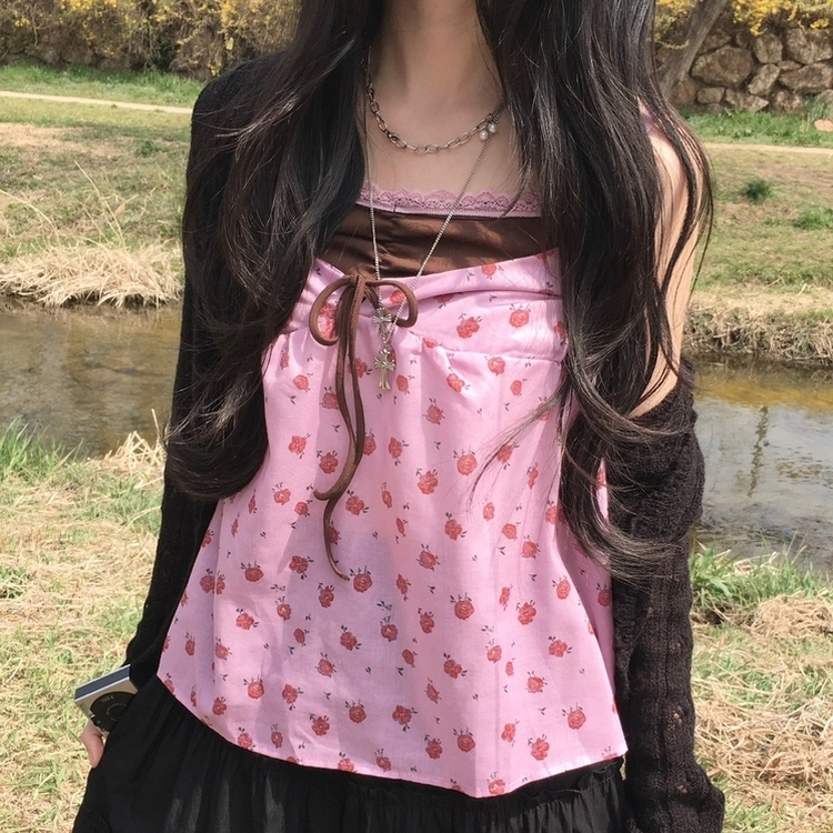 모델 PICK 빈티지 잔꽃 배색 레이어드 리본 나시 블라우스 여름 퍼플