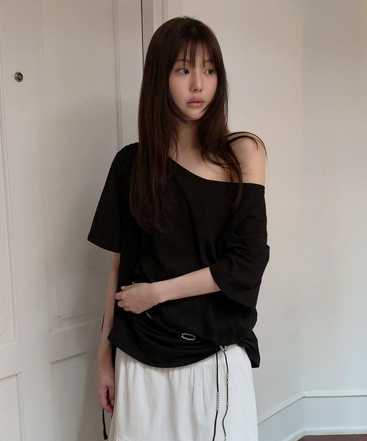オフショルダールーズTシャツ BLACK