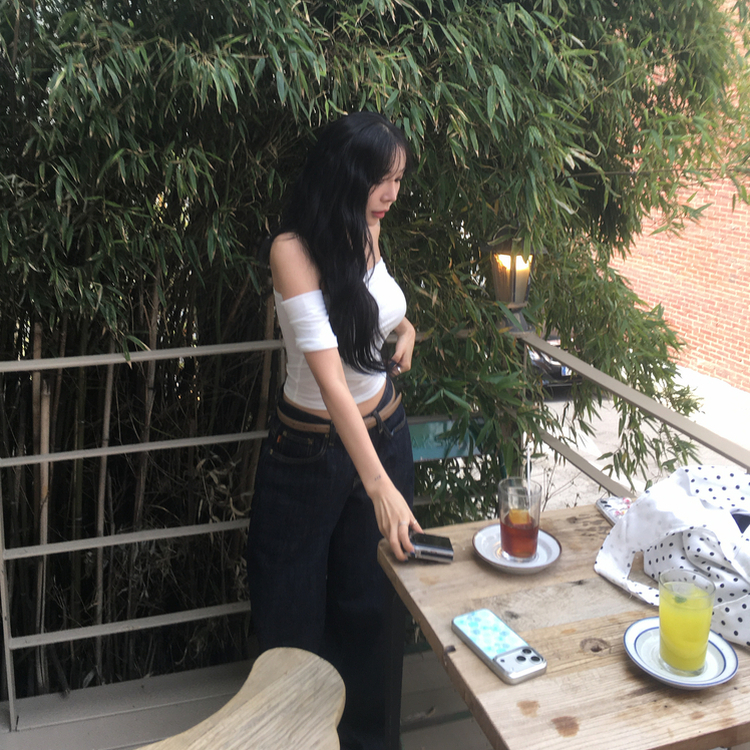 オフショルダーシャーリング半袖Tシャツ IVORY