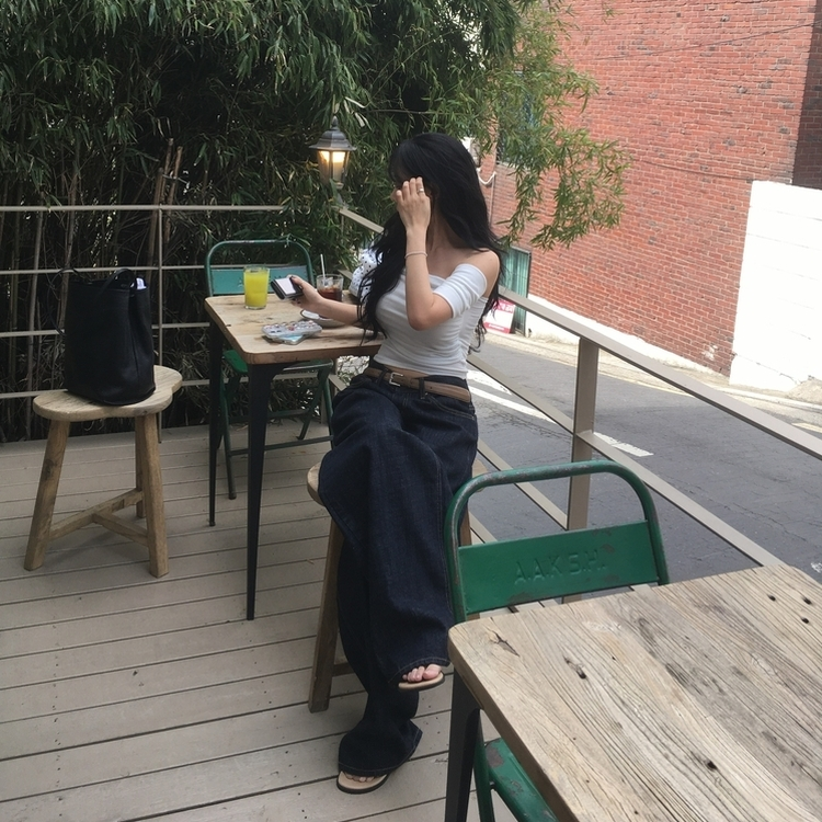 オフショルダーシャーリング半袖Tシャツ IVORY