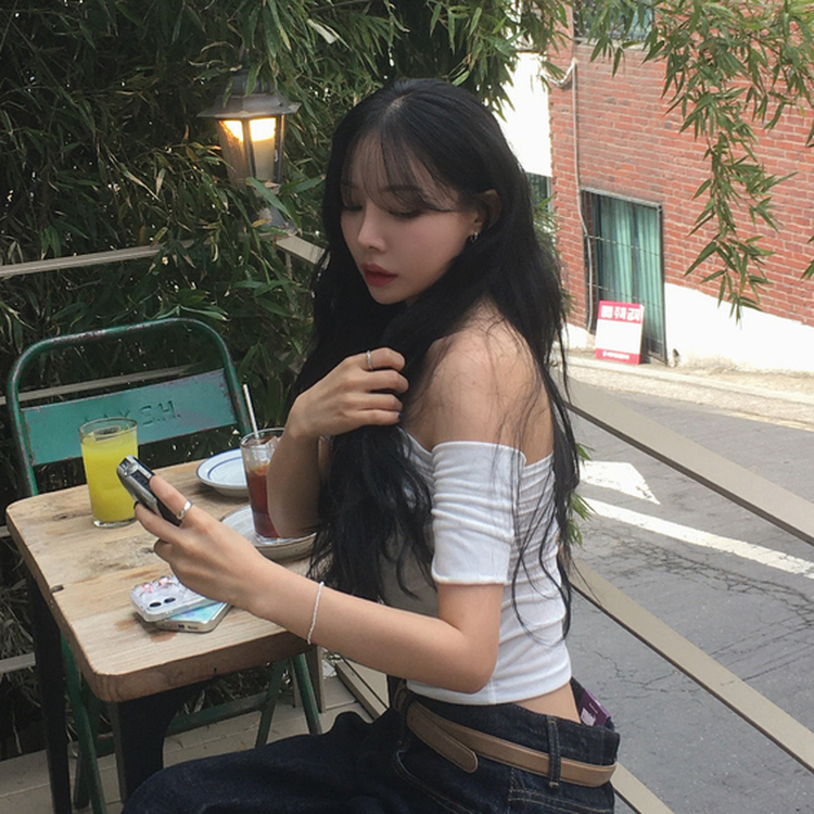 オフショルダーシャーリング半袖Tシャツ IVORY