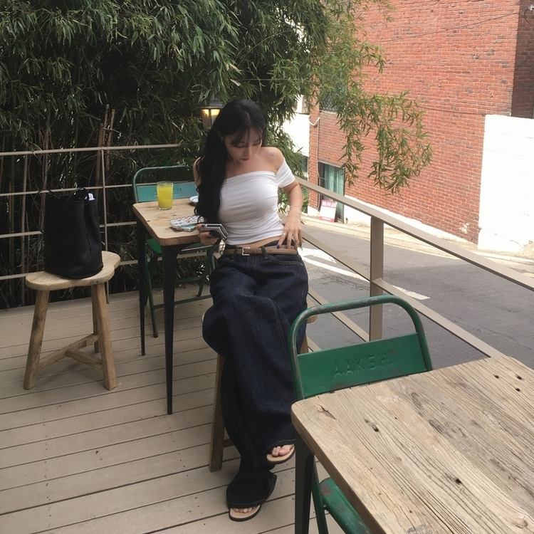 オフショルダーシャーリング半袖Tシャツ IVORY