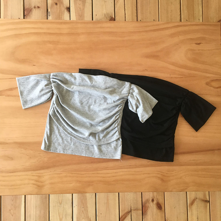 オフショルダーシャーリング半袖Tシャツ