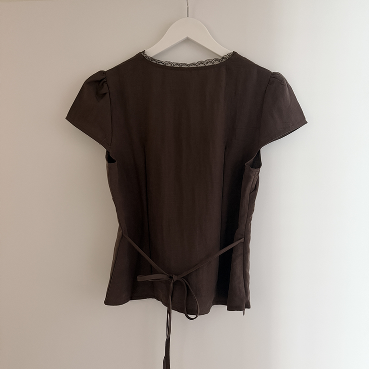 パフレースVネックリボンブラウス