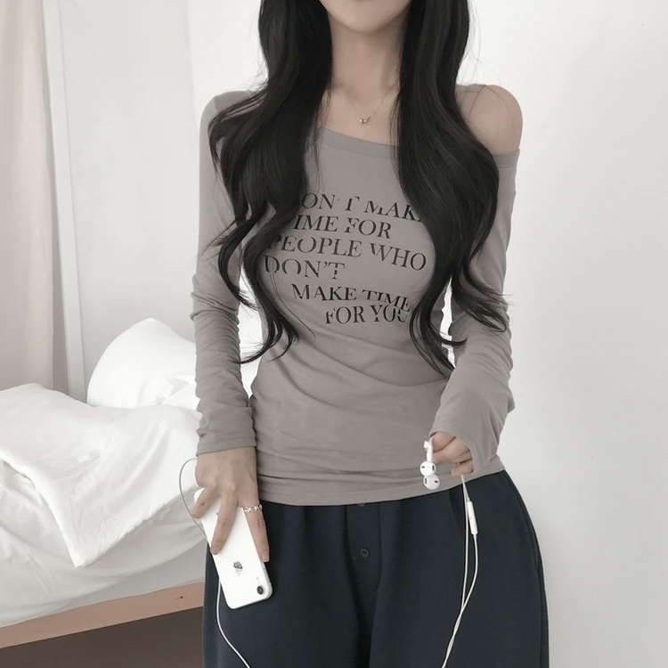 オフショルダーレタリング長袖Tシャツ BEIGE