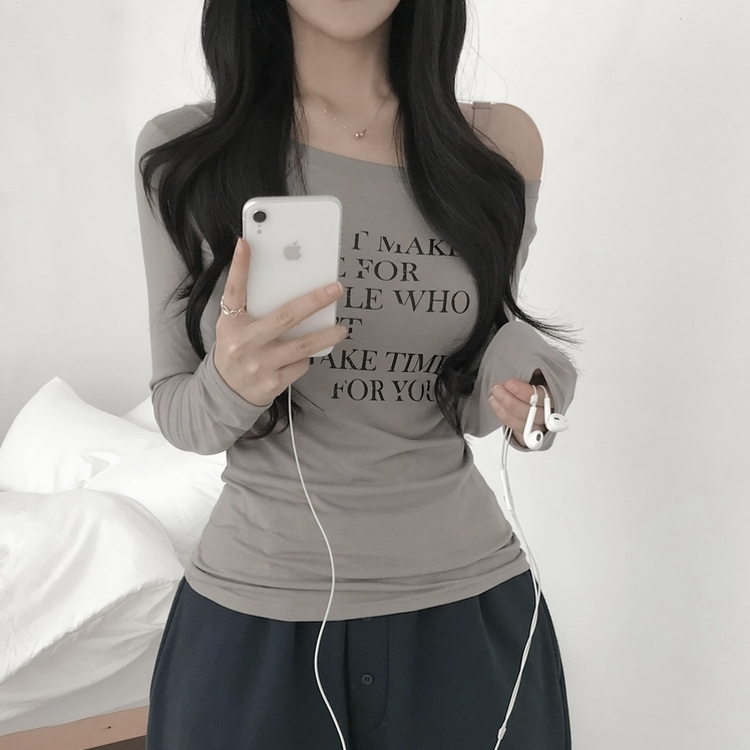 オフショルダーレタリング長袖Tシャツ BEIGE