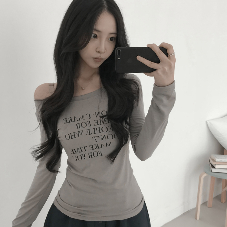 オフショルダーレタリング長袖Tシャツ BEIGE