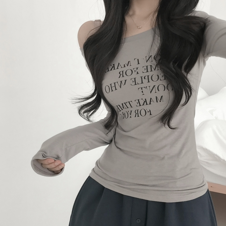 オフショルダーレタリング長袖Tシャツ BEIGE