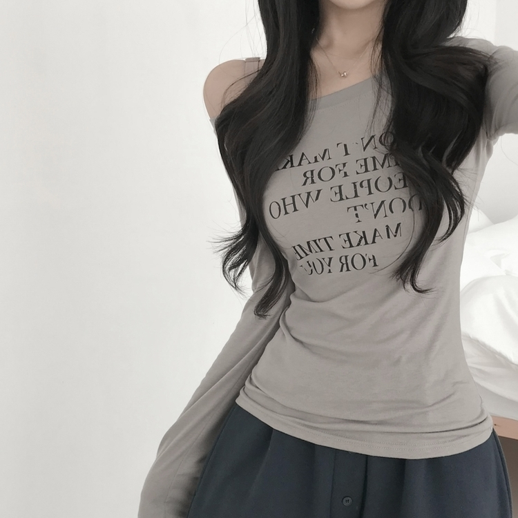 オフショルダーレタリング長袖Tシャツ BEIGE