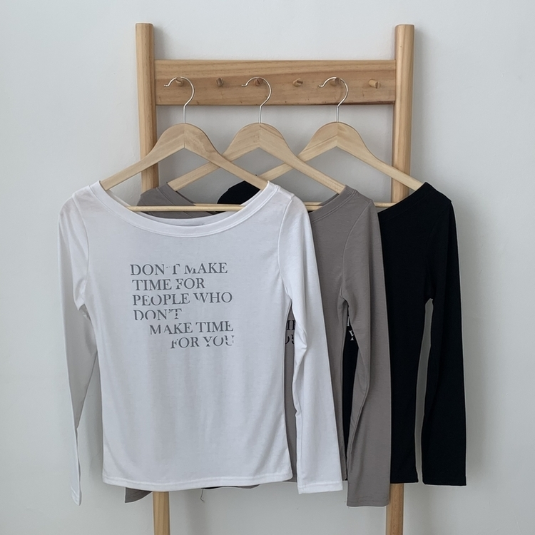 オフショルダーレタリング長袖Tシャツ