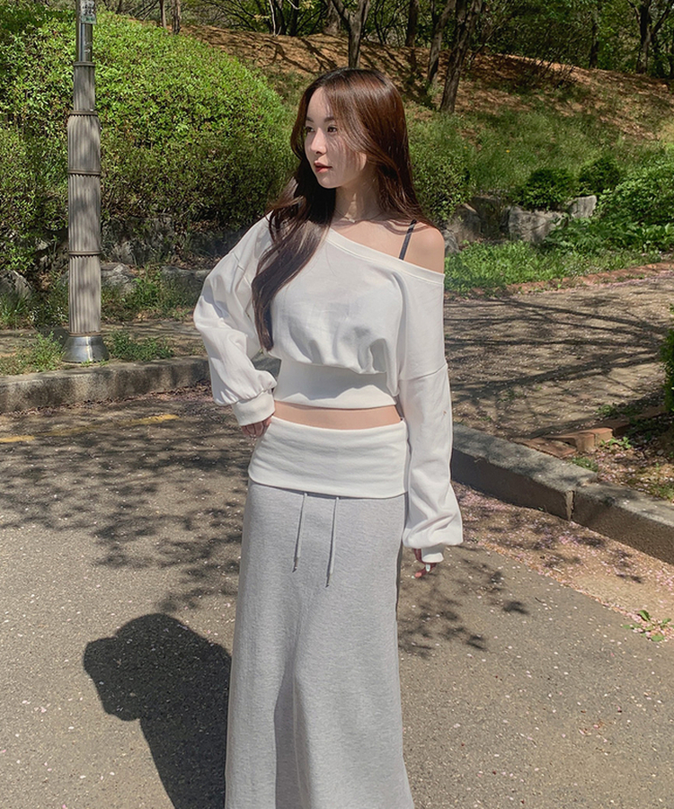 オフショルダークロップドトレーナー IVORY